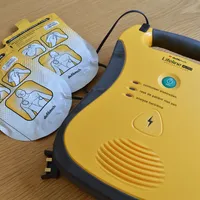 aed-720641_1920.jpg